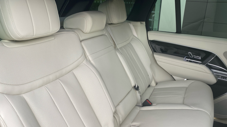 Land Rover Range Rover 3.0 D300 Edition 4dr Auto Diesel Estate